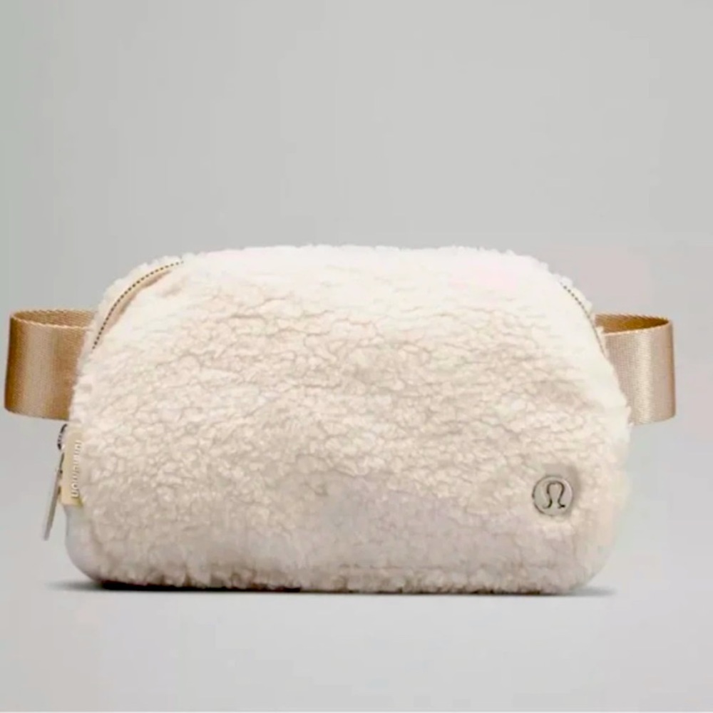 Lululemon everywhere belt bag - white
